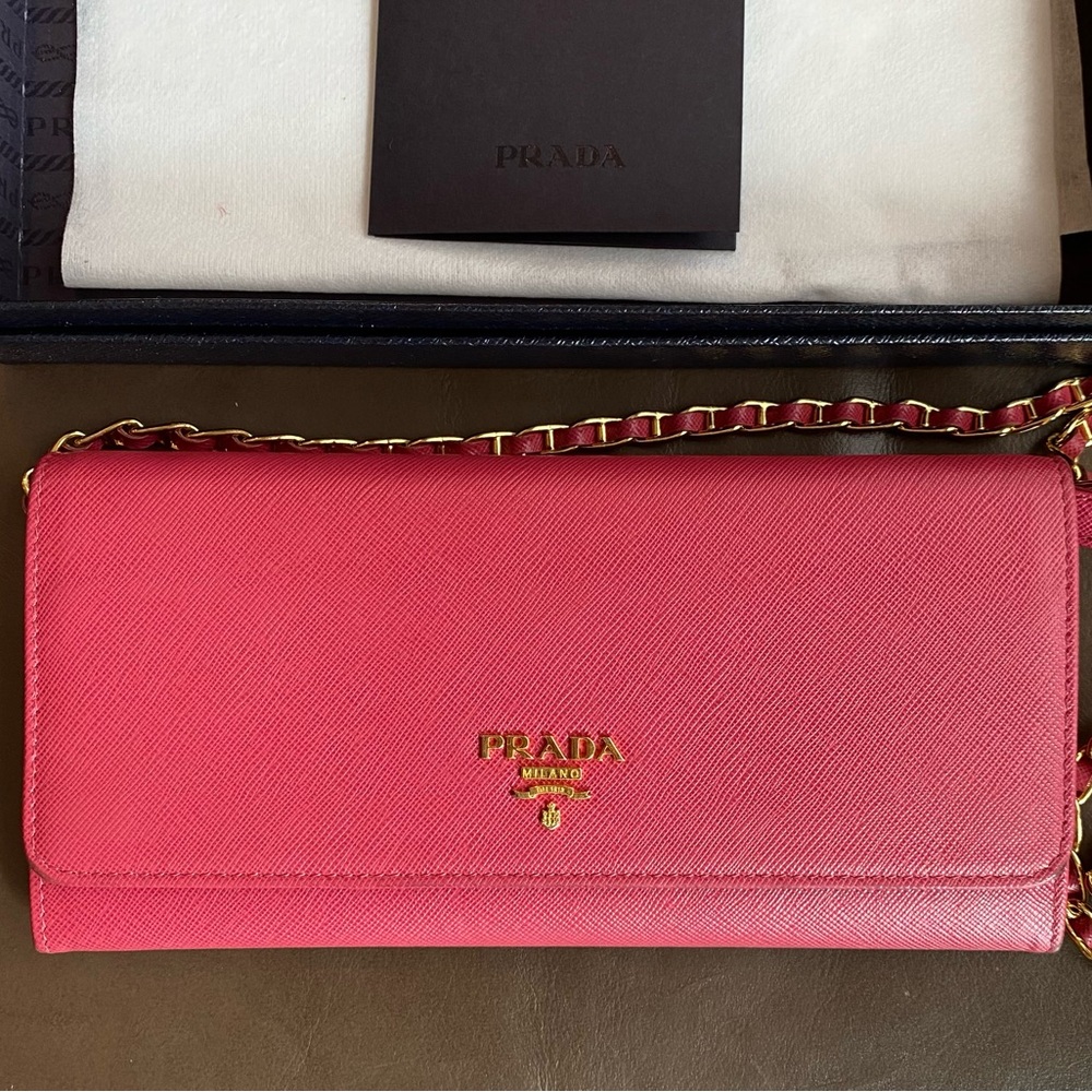 Prada wallet on chain